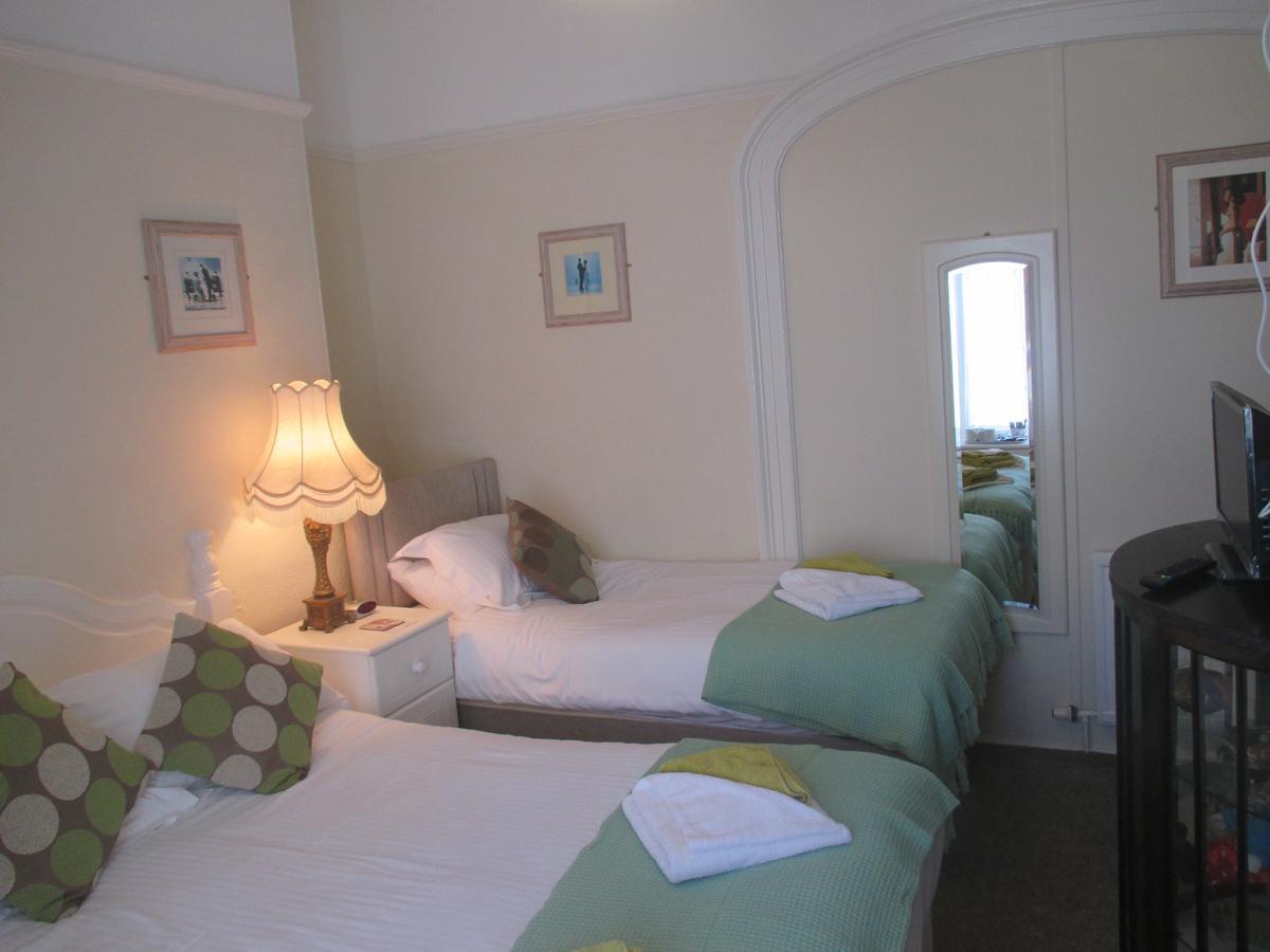 Caledonia Guest House พลีมัธ ภายนอก รูปภาพ